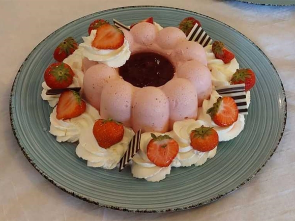 Opgespoten Aardbeien Pudding